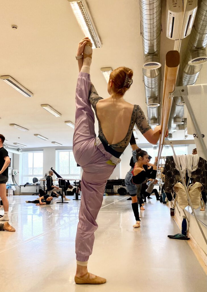 Olivia Lenssens teaching ballet